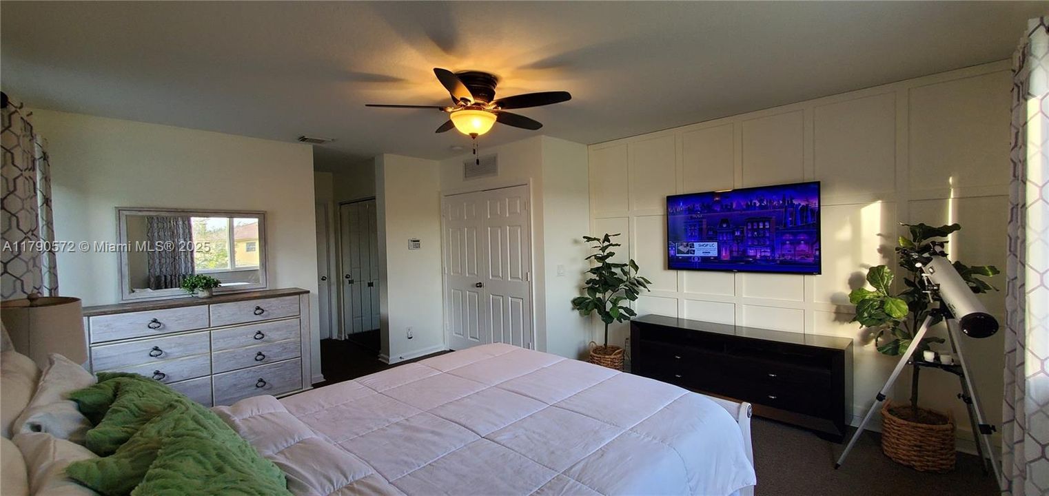 合同活跃: $650,000 (4 贝兹, 3 浴室, 2696 平方英尺)