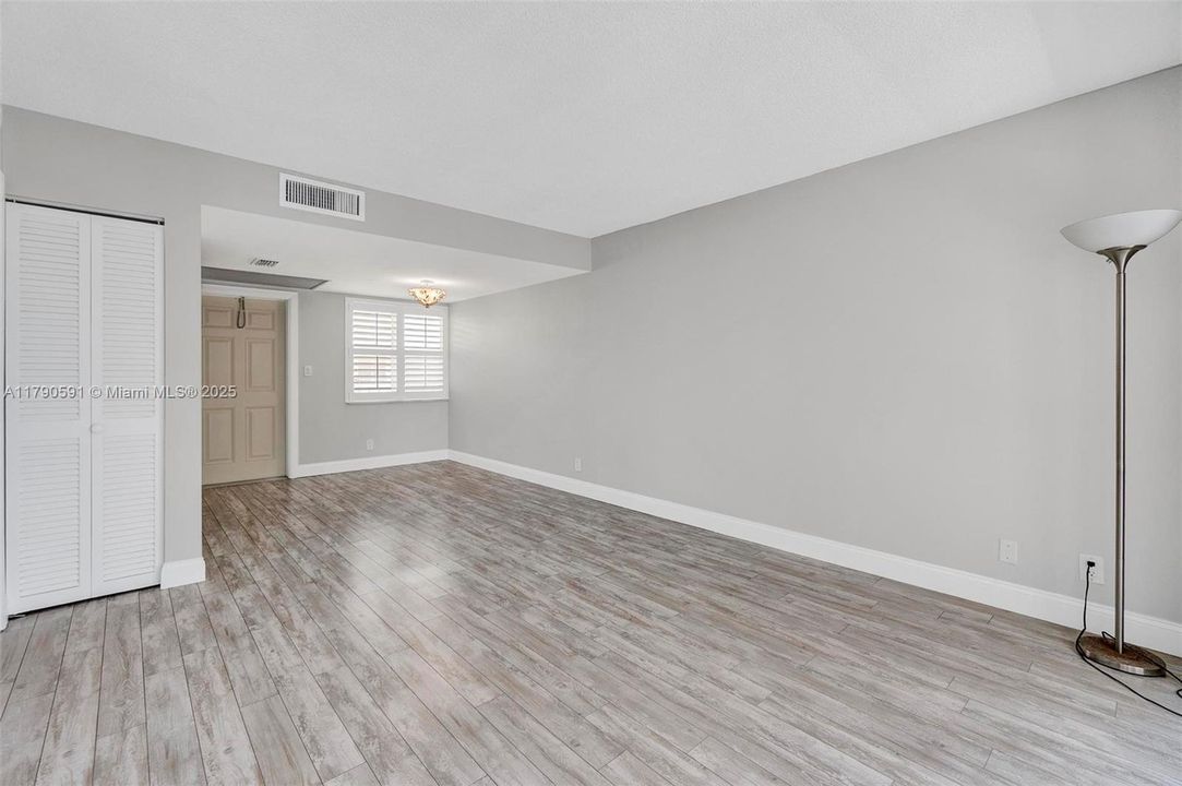 Vendido Recientemente: $105,000 (1 camas, 1 baños, 577 Pies cuadrados)