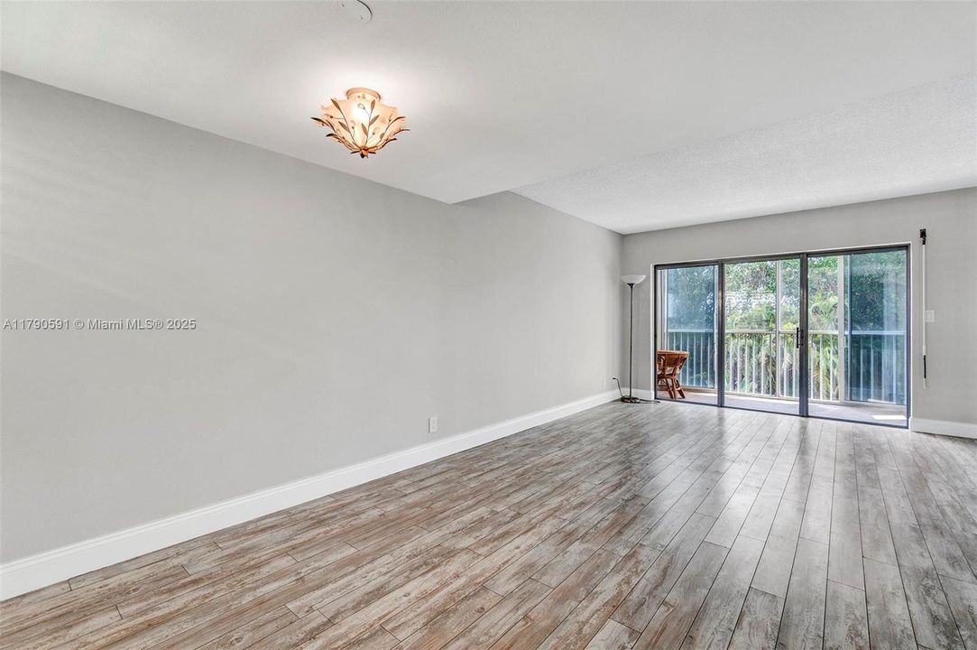Vendido Recientemente: $105,000 (1 camas, 1 baños, 577 Pies cuadrados)