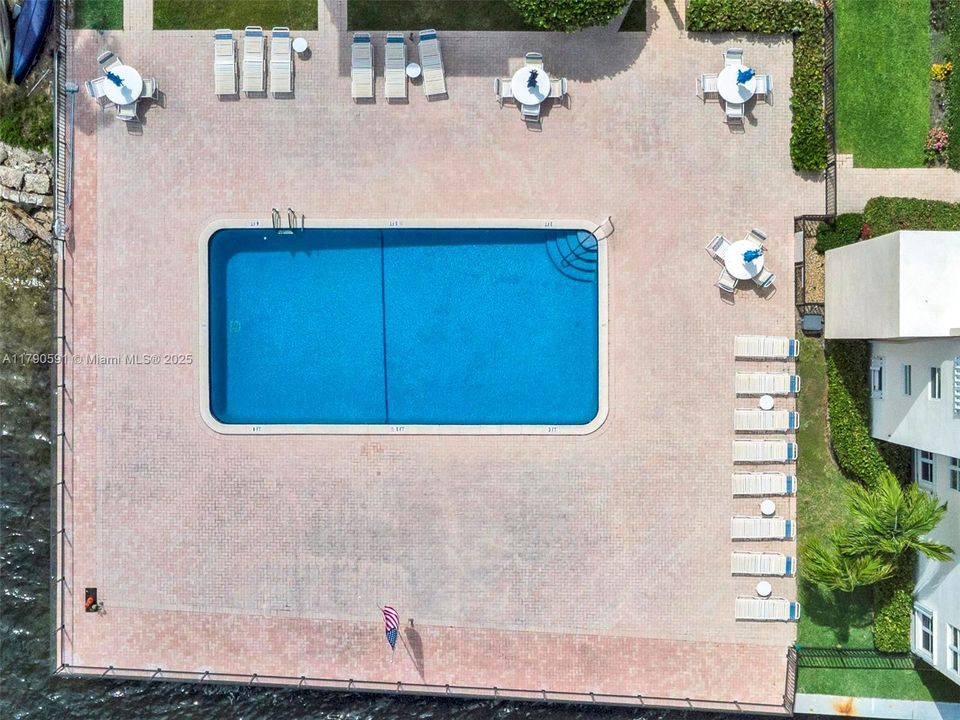 Vendido Recientemente: $105,000 (1 camas, 1 baños, 577 Pies cuadrados)