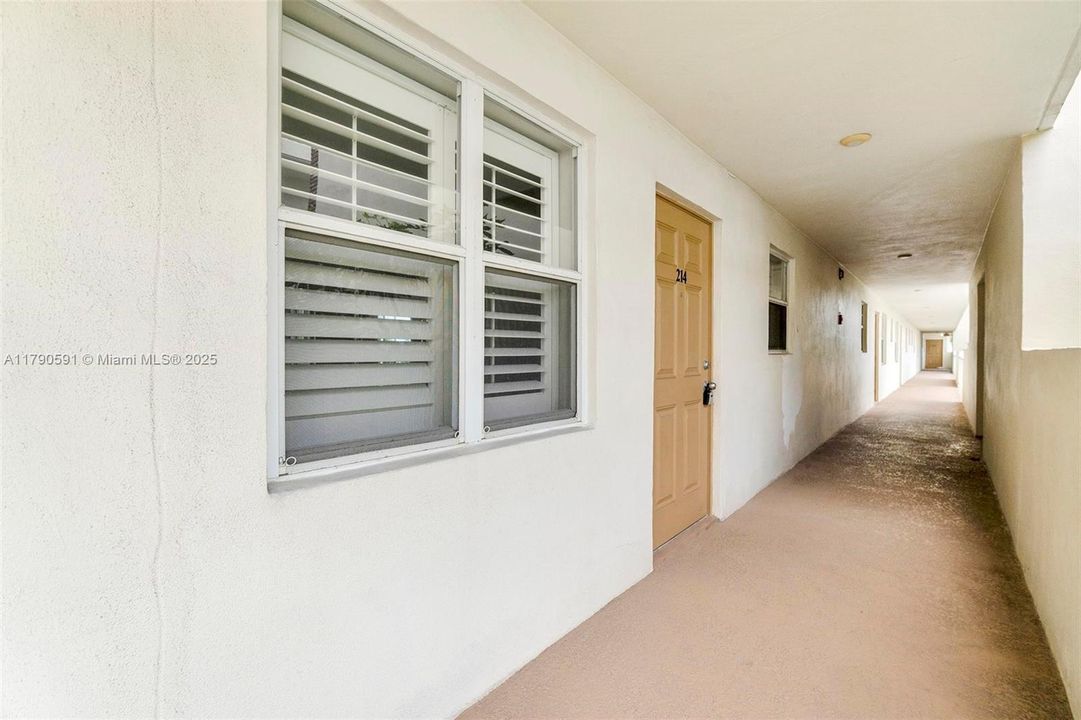 Vendido Recientemente: $105,000 (1 camas, 1 baños, 577 Pies cuadrados)