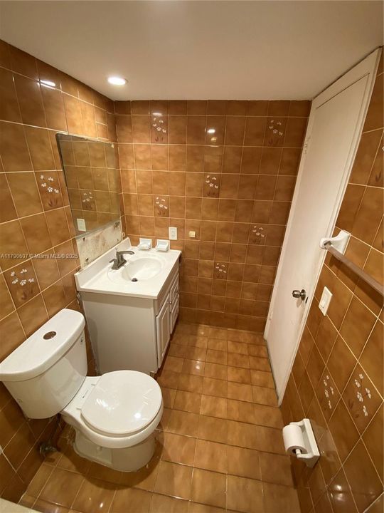 Под контрактом: $190,000 (1 спален, 1 ванн, 776 Квадратных фут)