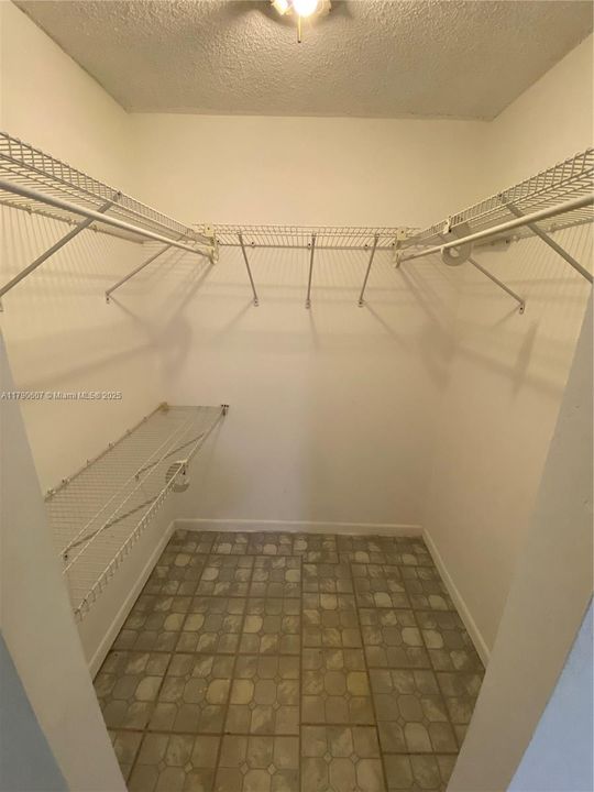 Под контрактом: $190,000 (1 спален, 1 ванн, 776 Квадратных фут)