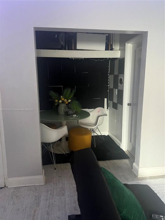 待售: $215,000 (1 贝兹, 1 浴室, 406 平方英尺)