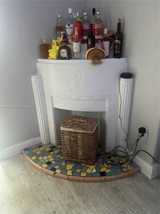 待售: $215,000 (1 贝兹, 1 浴室, 406 平方英尺)