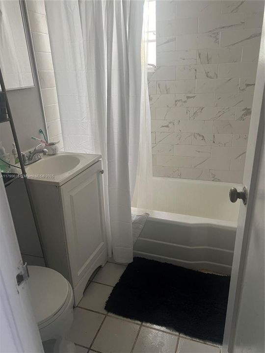 待售: $215,000 (1 贝兹, 1 浴室, 406 平方英尺)