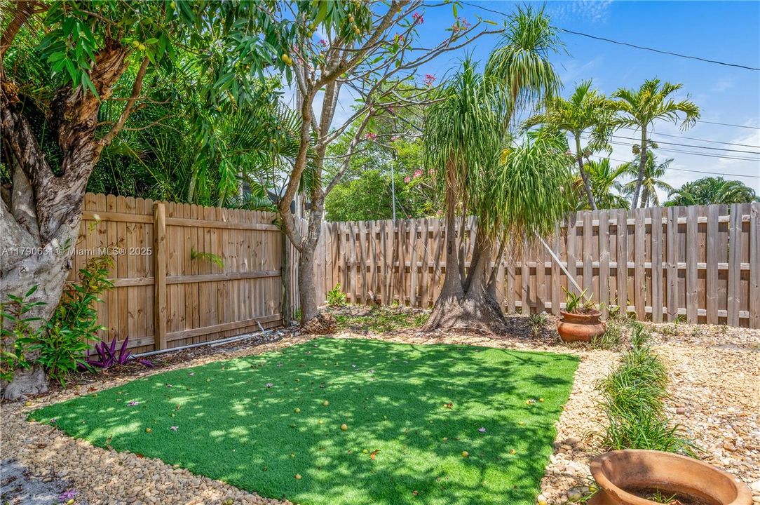 Recently Rented: $2,990 (2 beds, 2 baths, 1100 Square Feet)