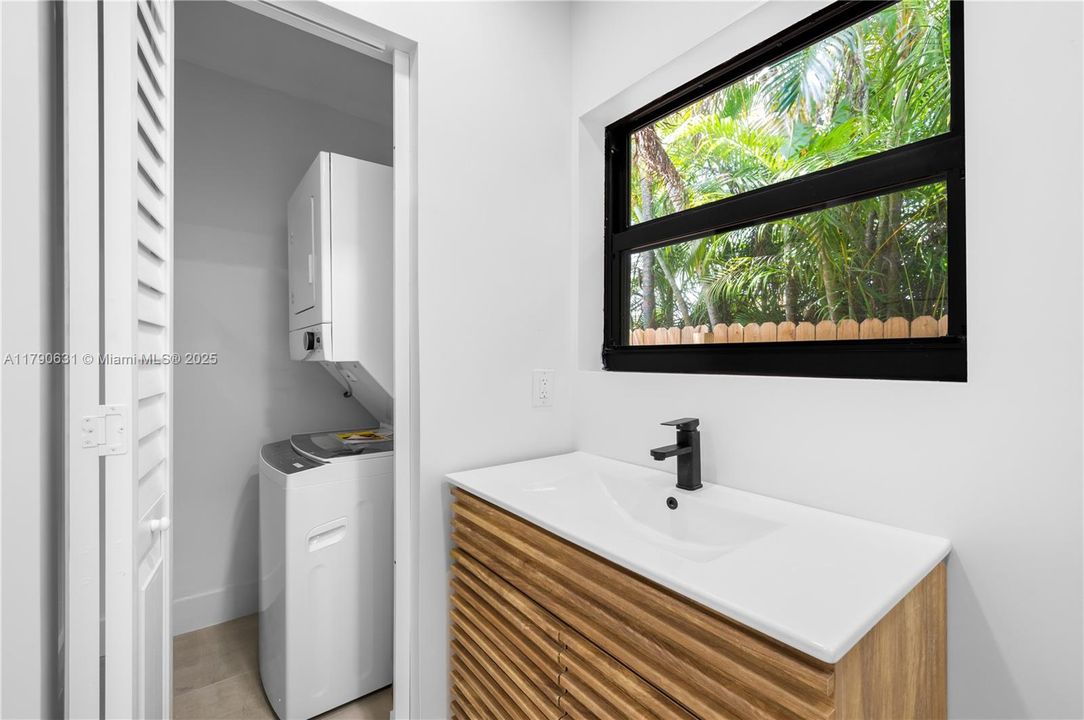 Recently Rented: $2,990 (2 beds, 2 baths, 1100 Square Feet)