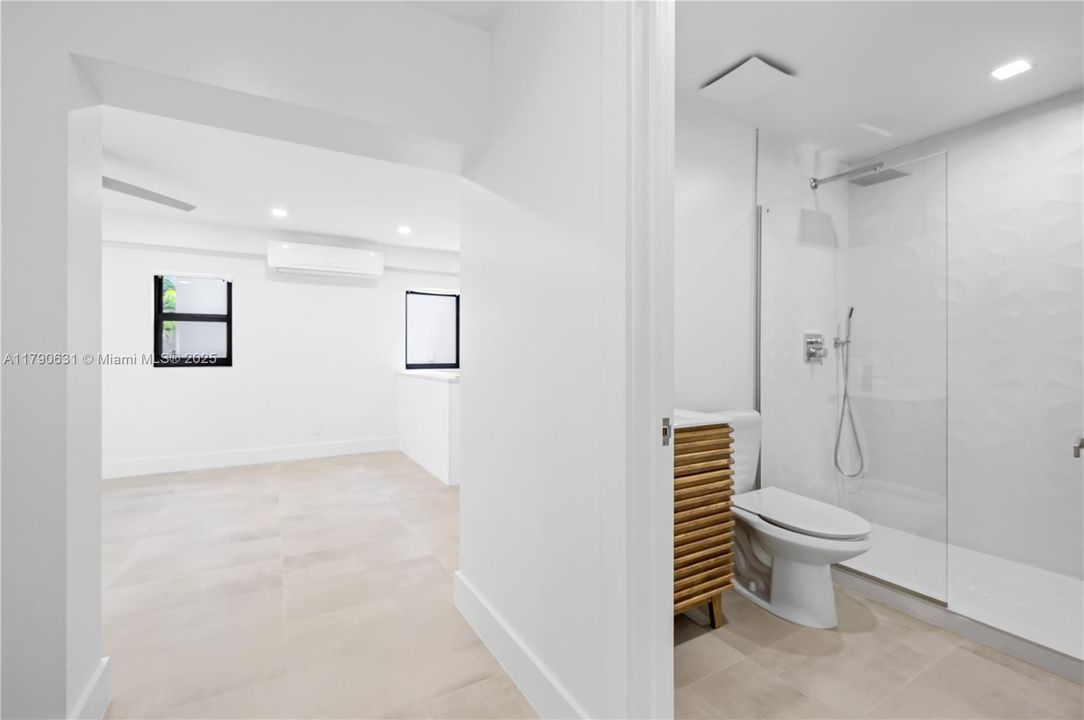 Recently Rented: $2,990 (2 beds, 2 baths, 1100 Square Feet)