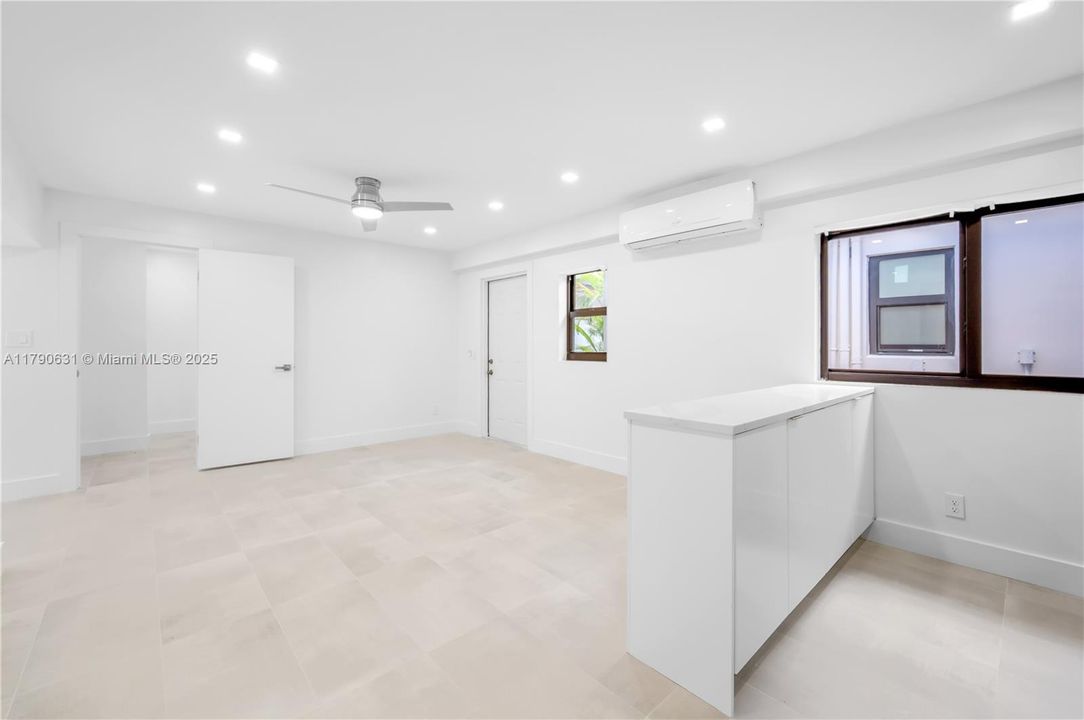 Recently Rented: $2,990 (2 beds, 2 baths, 1100 Square Feet)