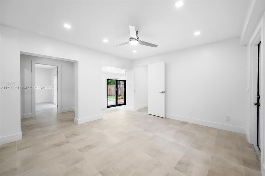 Recently Rented: $2,990 (2 beds, 2 baths, 1100 Square Feet)