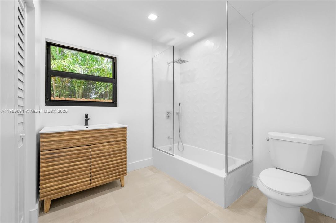 Recently Rented: $2,990 (2 beds, 2 baths, 1100 Square Feet)