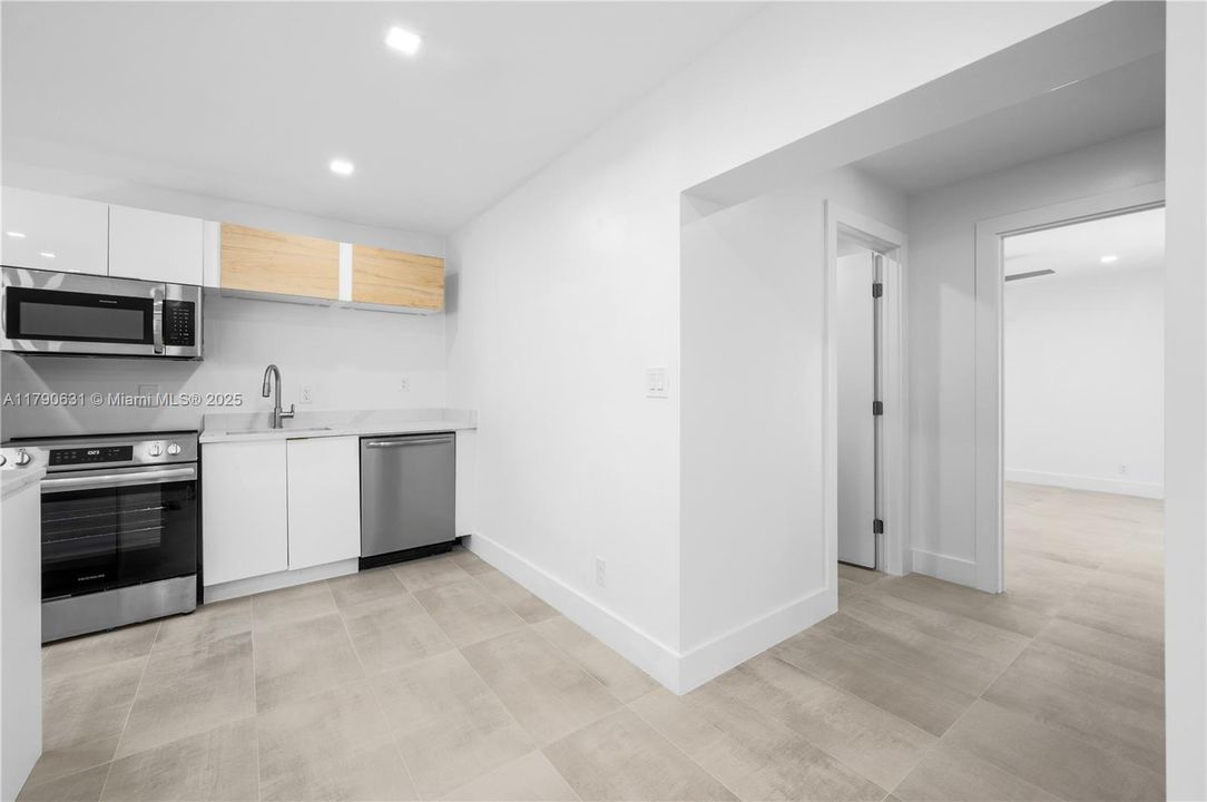 Recently Rented: $2,990 (2 beds, 2 baths, 1100 Square Feet)