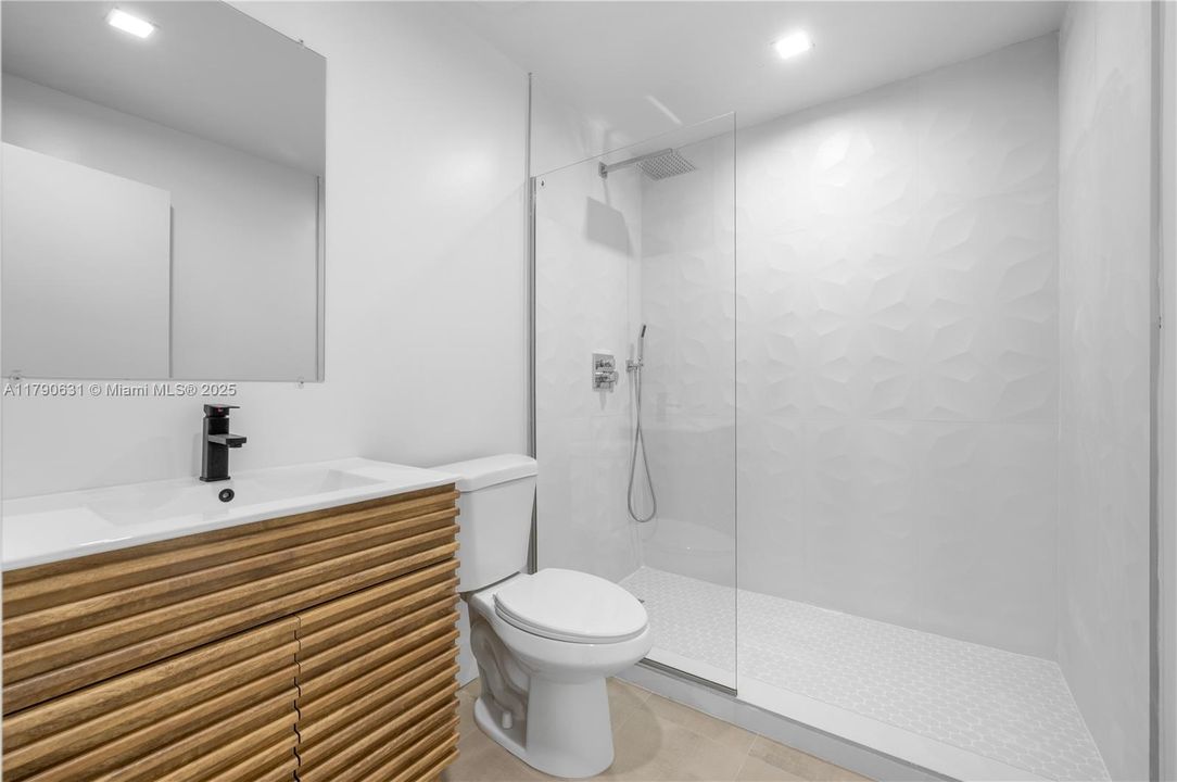 Recently Rented: $2,990 (2 beds, 2 baths, 1100 Square Feet)