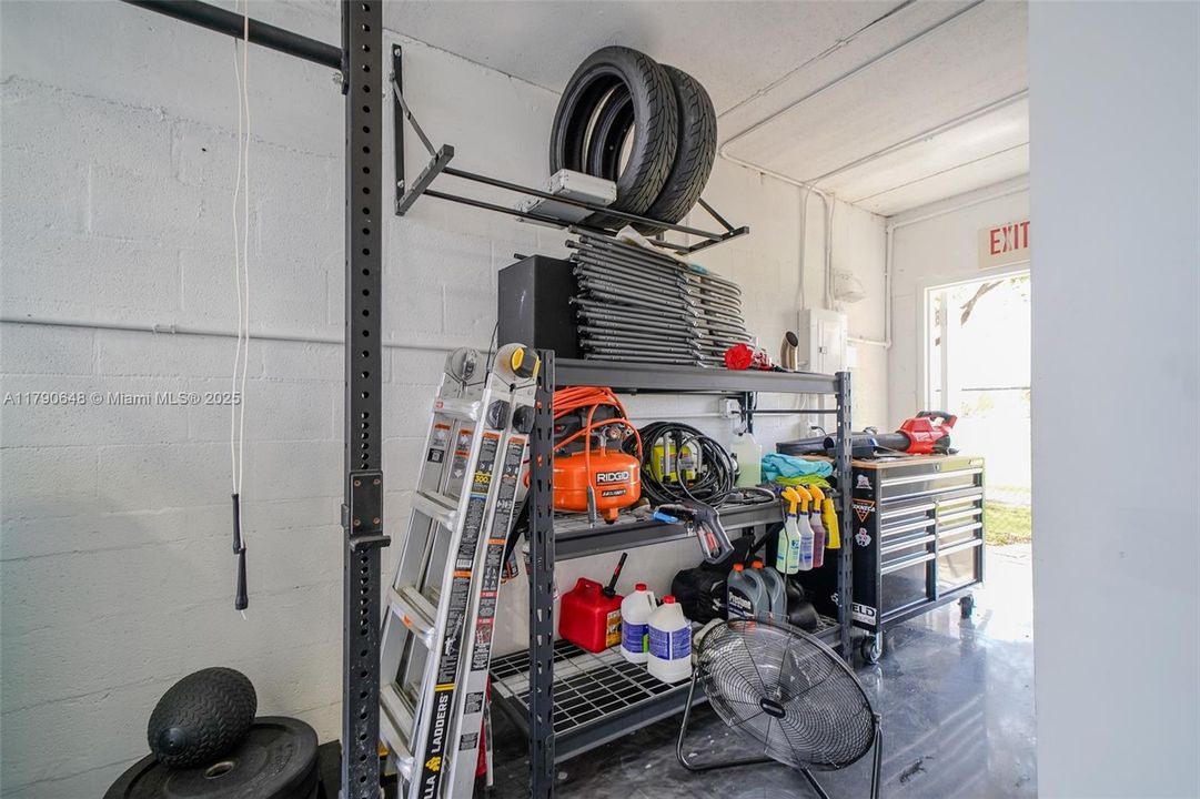 Под контрактом: $275,000 (0 спален, 0 ванн, 0 Квадратных фут)