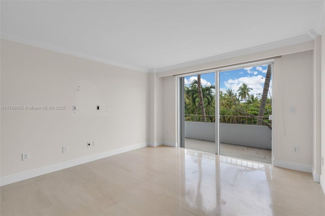 Recently Rented: $9,250 (3 beds, 2 baths, 1930 Square Feet)