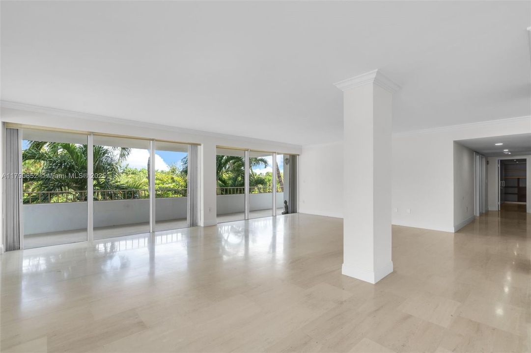 Recently Rented: $9,250 (3 beds, 2 baths, 1930 Square Feet)