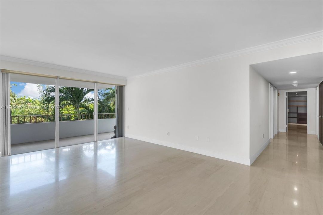 Recently Rented: $9,250 (3 beds, 2 baths, 1930 Square Feet)