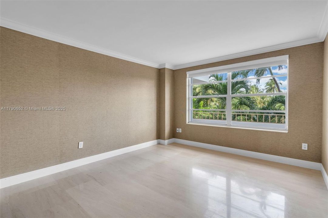 Recently Rented: $9,250 (3 beds, 2 baths, 1930 Square Feet)