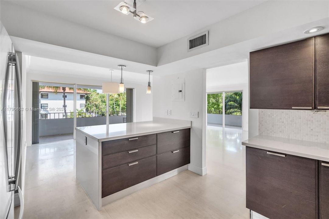 Recently Rented: $9,250 (3 beds, 2 baths, 1930 Square Feet)