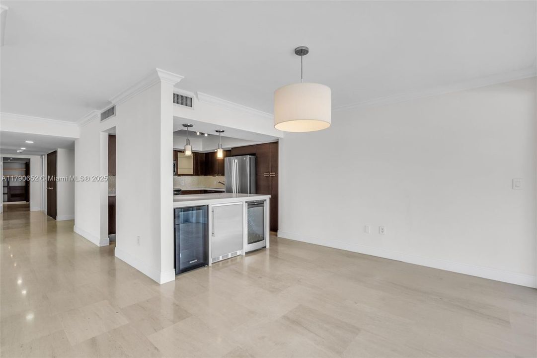 Recently Rented: $9,250 (3 beds, 2 baths, 1930 Square Feet)