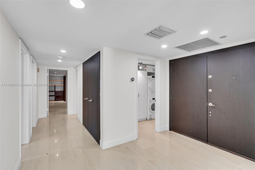 Recently Rented: $9,250 (3 beds, 2 baths, 1930 Square Feet)