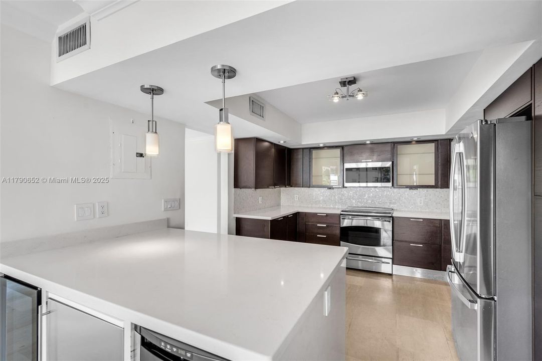 Recently Rented: $9,250 (3 beds, 2 baths, 1930 Square Feet)