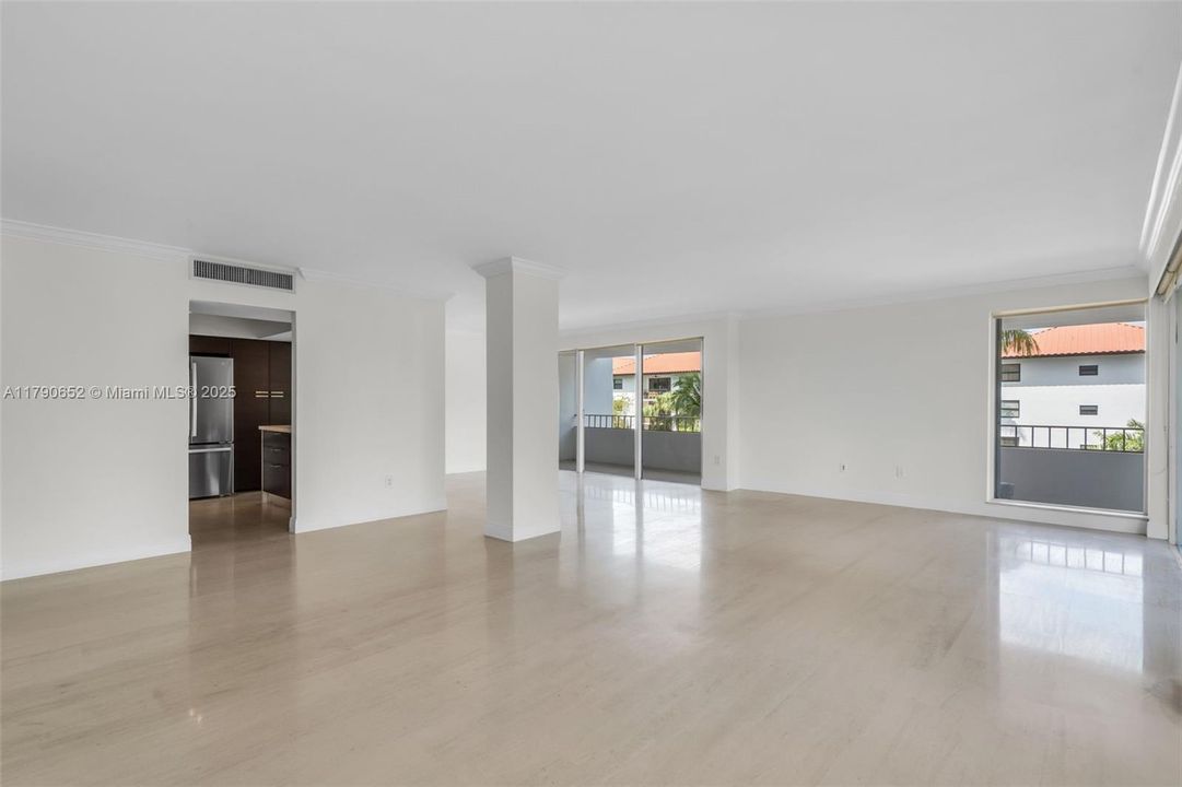 Recently Rented: $9,250 (3 beds, 2 baths, 1930 Square Feet)