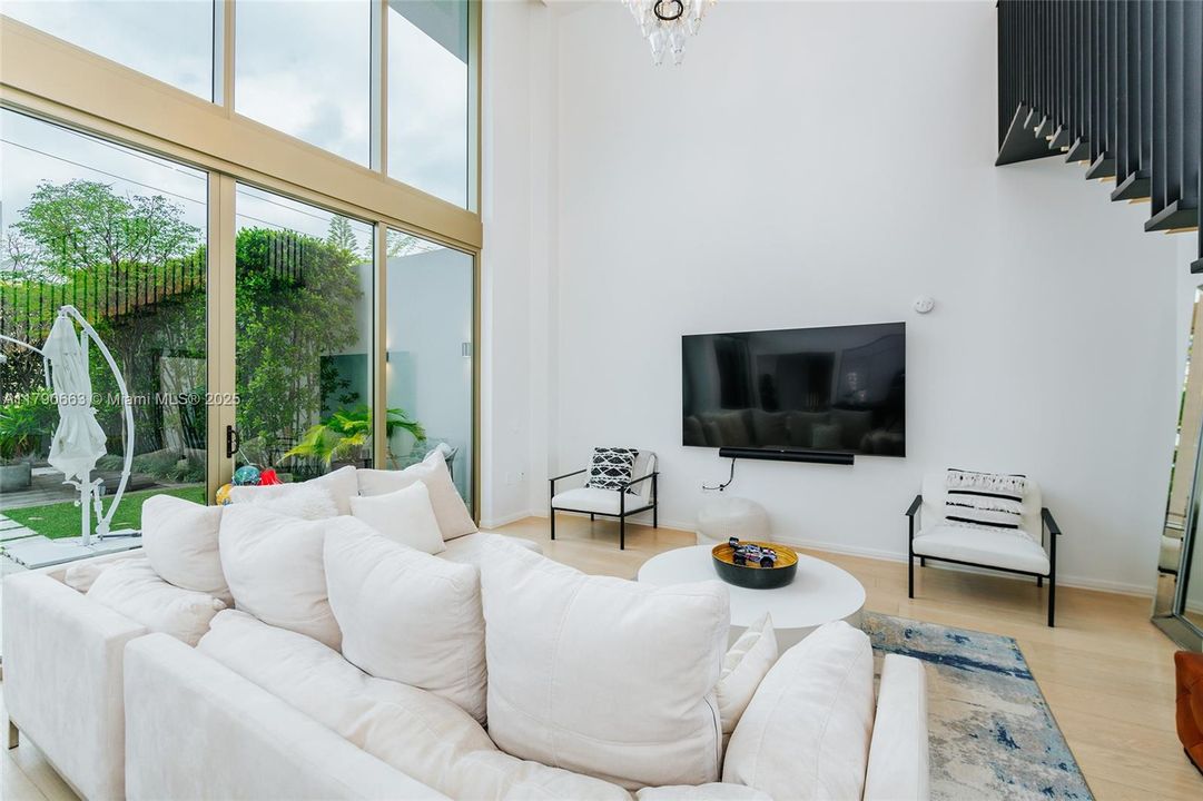 Recientemente alquilado: $21,000 (3 camas, 3 baños, 2397 Pies cuadrados)