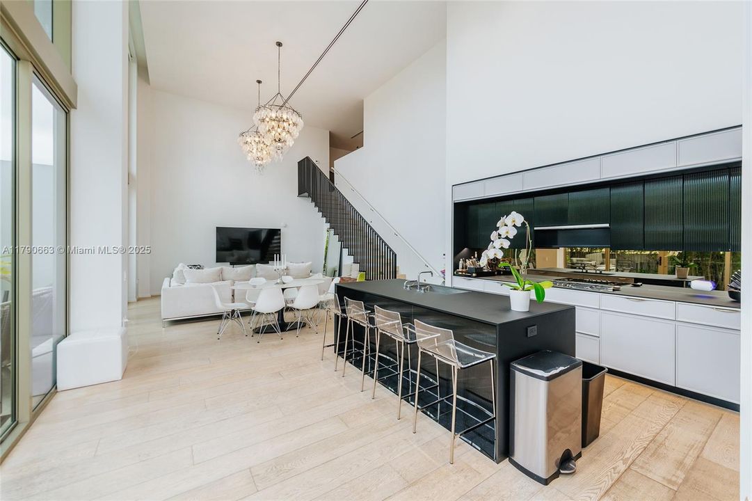 Recientemente alquilado: $21,000 (3 camas, 3 baños, 2397 Pies cuadrados)