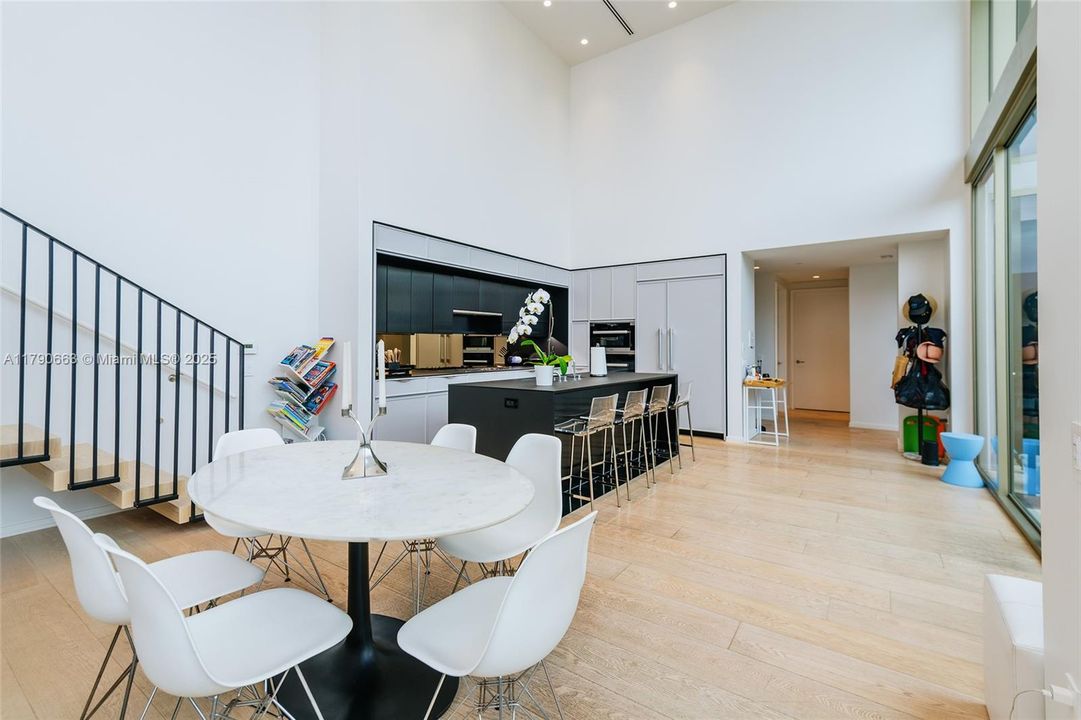 Recientemente alquilado: $21,000 (3 camas, 3 baños, 2397 Pies cuadrados)