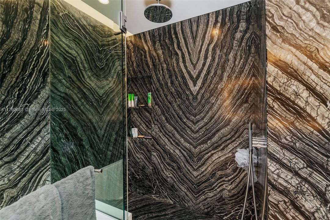 Recientemente alquilado: $21,000 (3 camas, 3 baños, 2397 Pies cuadrados)