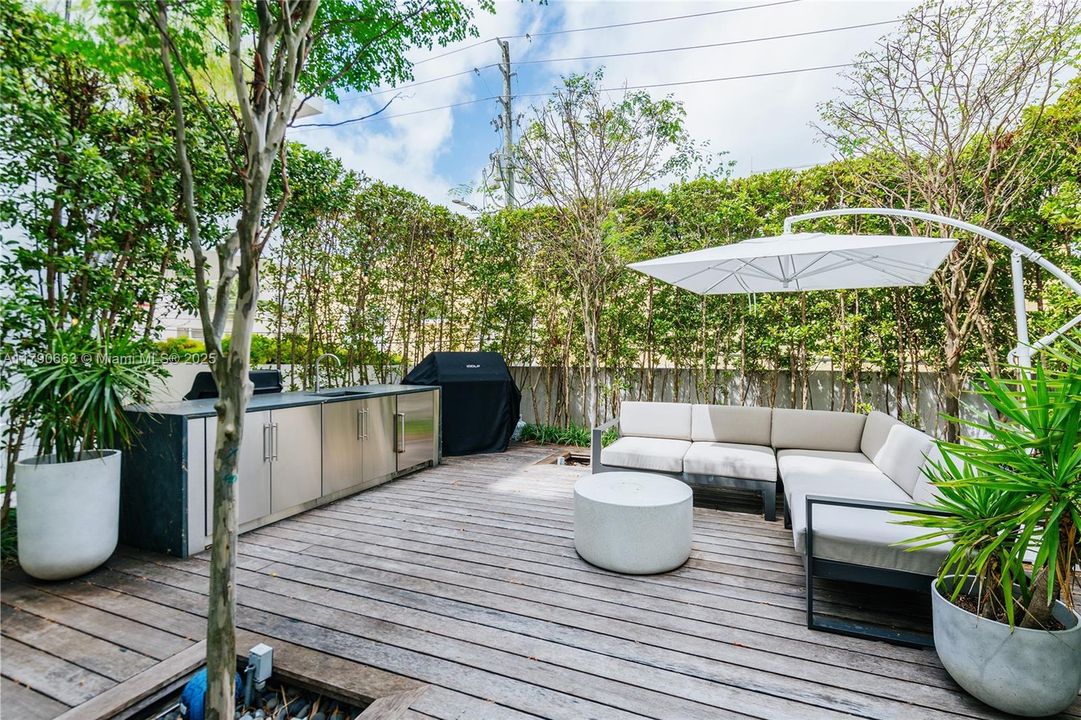 Recientemente alquilado: $21,000 (3 camas, 3 baños, 2397 Pies cuadrados)