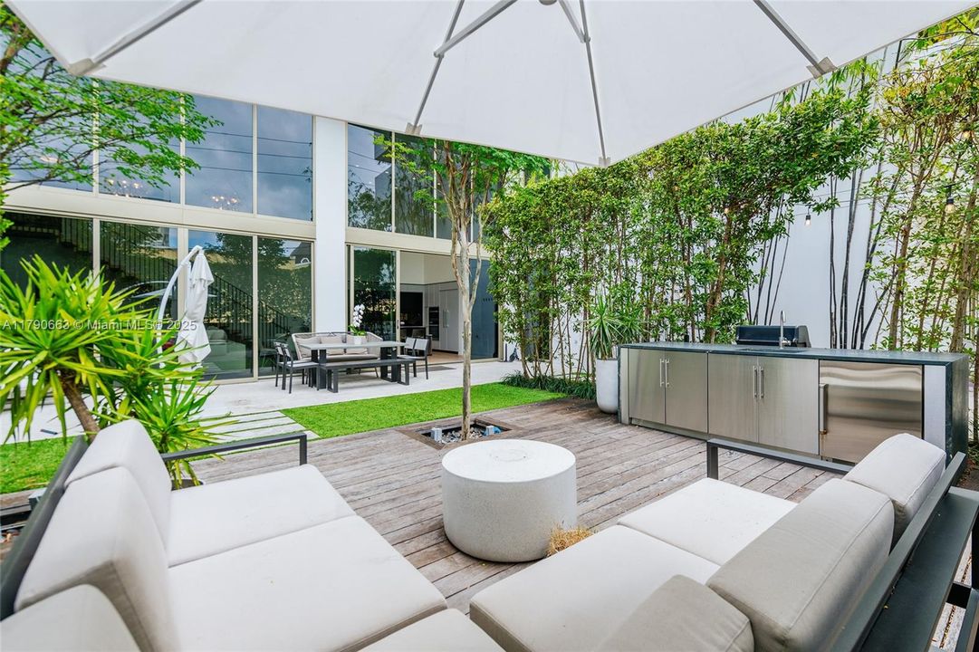 Recientemente alquilado: $21,000 (3 camas, 3 baños, 2397 Pies cuadrados)