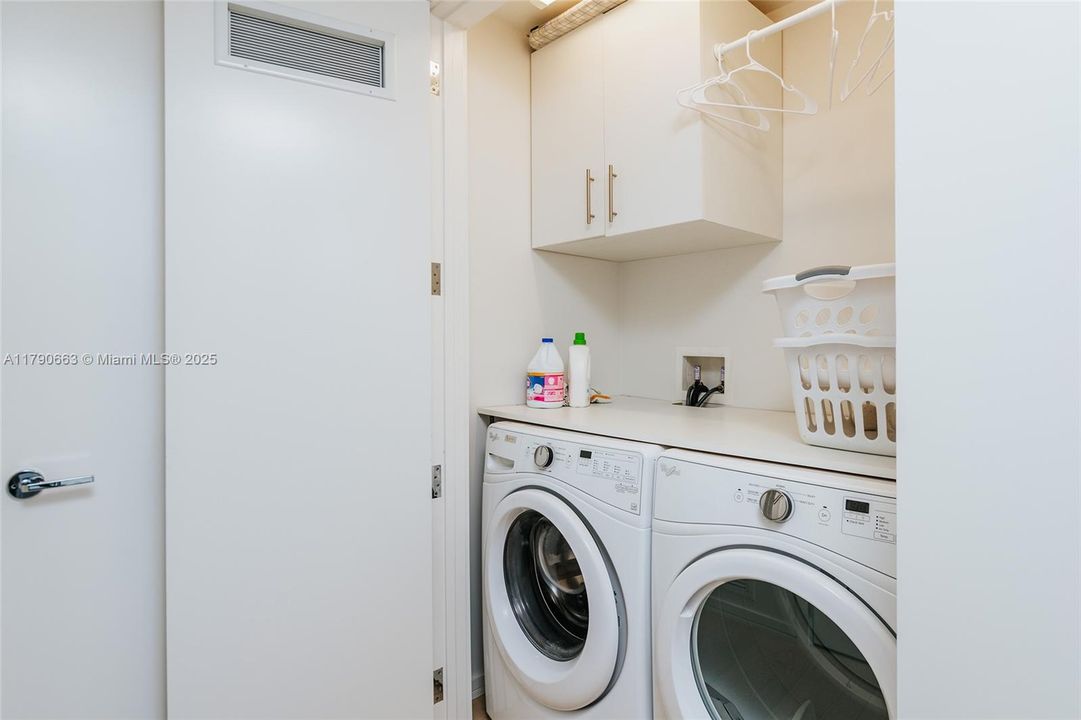 Recientemente alquilado: $21,000 (3 camas, 3 baños, 2397 Pies cuadrados)