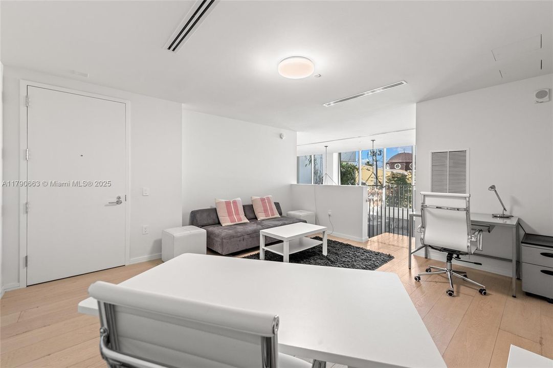 Recientemente alquilado: $21,000 (3 camas, 3 baños, 2397 Pies cuadrados)