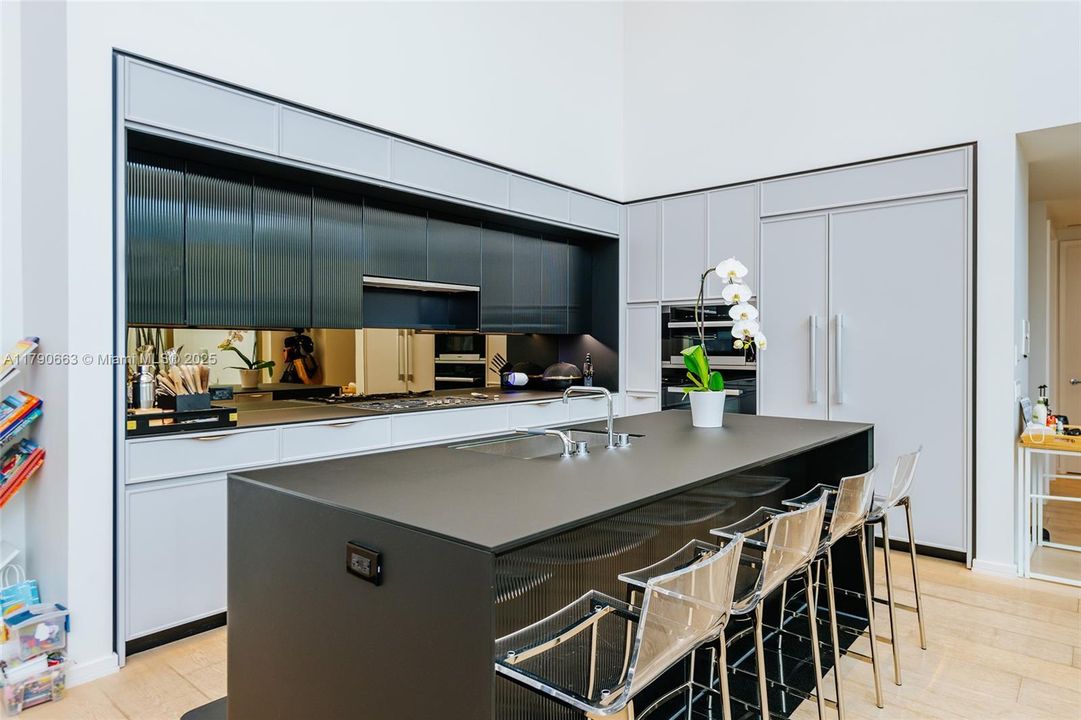 Recientemente alquilado: $21,000 (3 camas, 3 baños, 2397 Pies cuadrados)