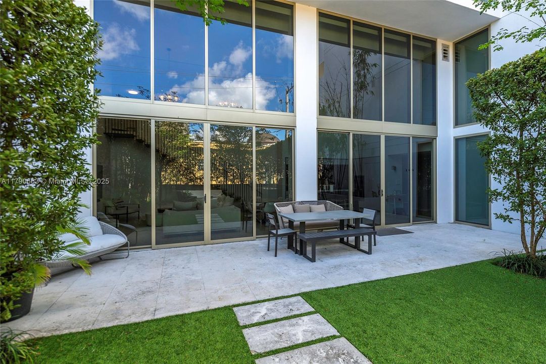 Recientemente alquilado: $21,000 (3 camas, 3 baños, 2397 Pies cuadrados)