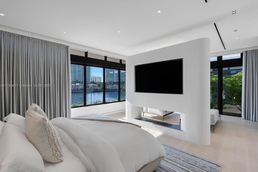 For Sale: $29,950,000 (6 beds, 6 baths, 7635 Square Feet)