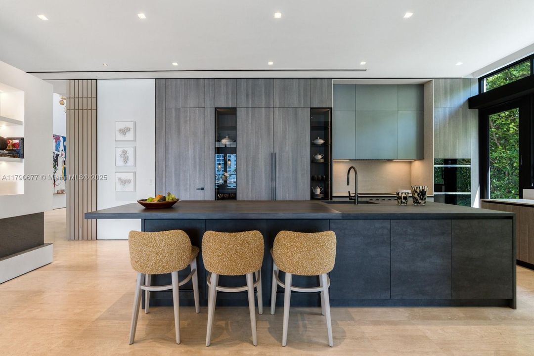 For Sale: $29,950,000 (6 beds, 6 baths, 7635 Square Feet)