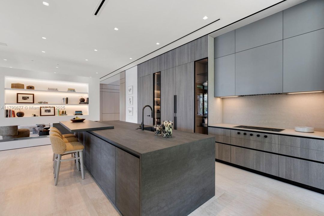 For Sale: $29,950,000 (6 beds, 6 baths, 7635 Square Feet)