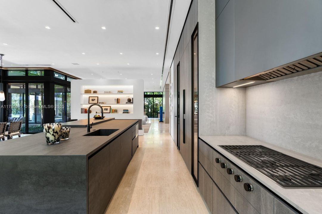 For Sale: $29,950,000 (6 beds, 6 baths, 7635 Square Feet)