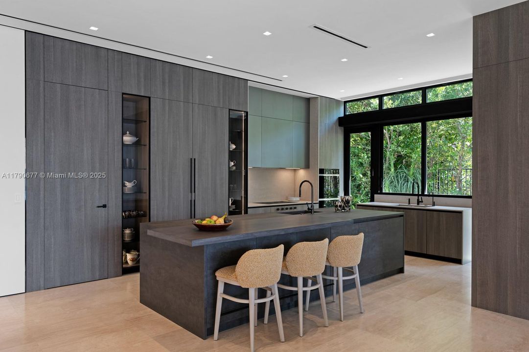 For Sale: $29,950,000 (6 beds, 6 baths, 7635 Square Feet)