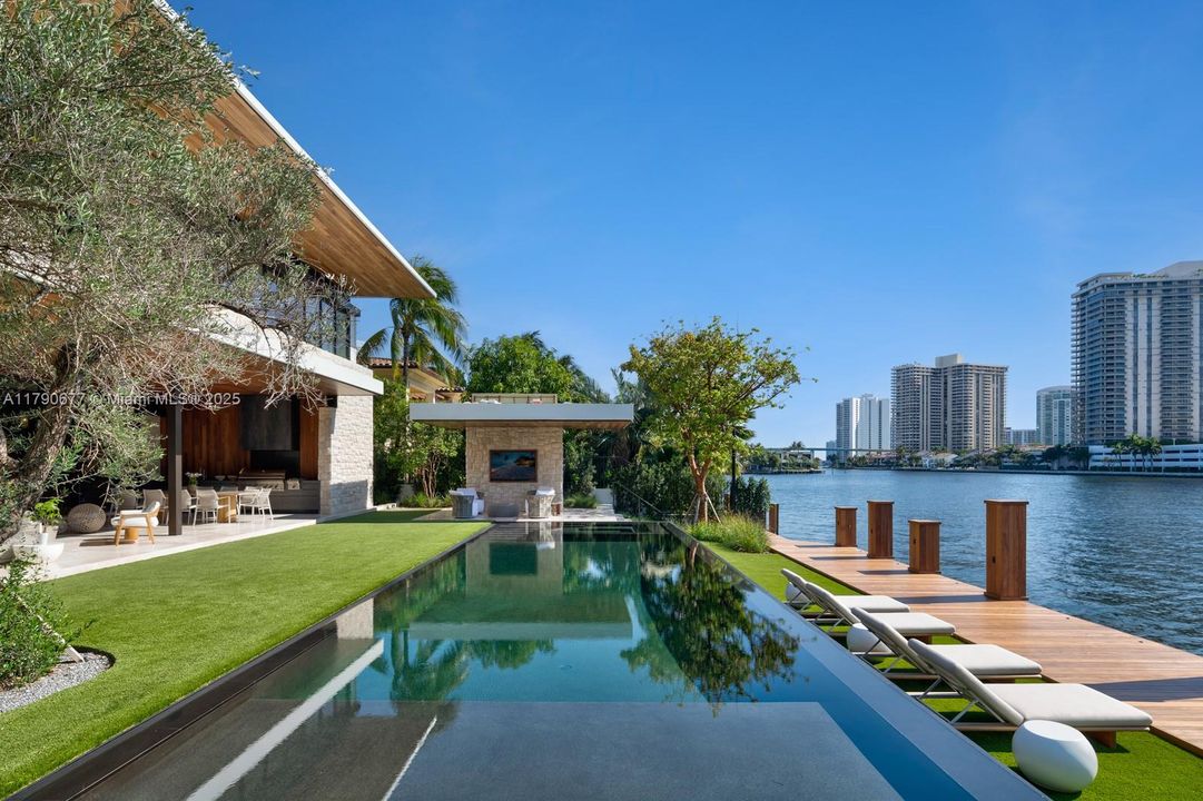 For Sale: $29,950,000 (6 beds, 6 baths, 7635 Square Feet)