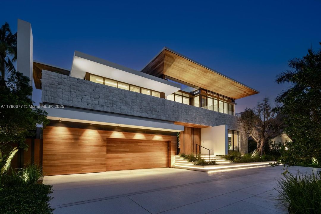 For Sale: $29,950,000 (6 beds, 6 baths, 7635 Square Feet)