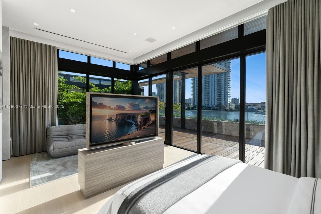 For Sale: $29,950,000 (6 beds, 6 baths, 7635 Square Feet)