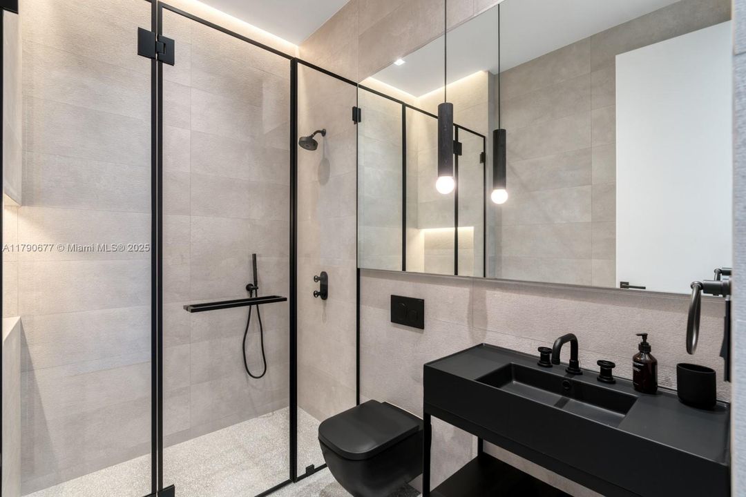 For Sale: $29,950,000 (6 beds, 6 baths, 7635 Square Feet)