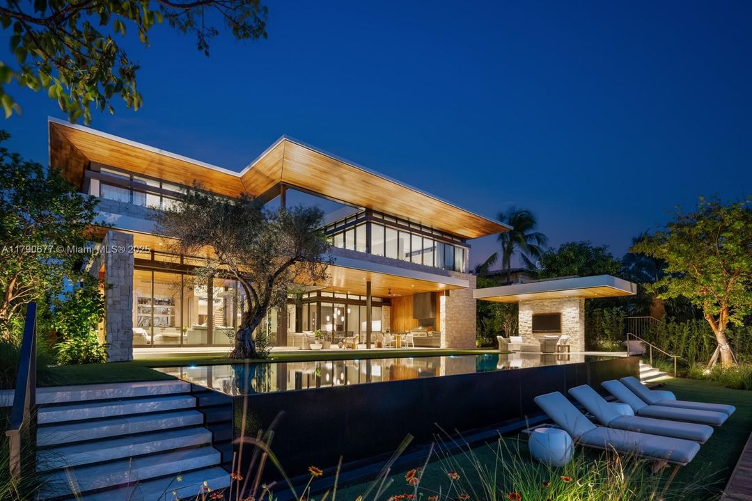 For Sale: $29,950,000 (6 beds, 6 baths, 7635 Square Feet)