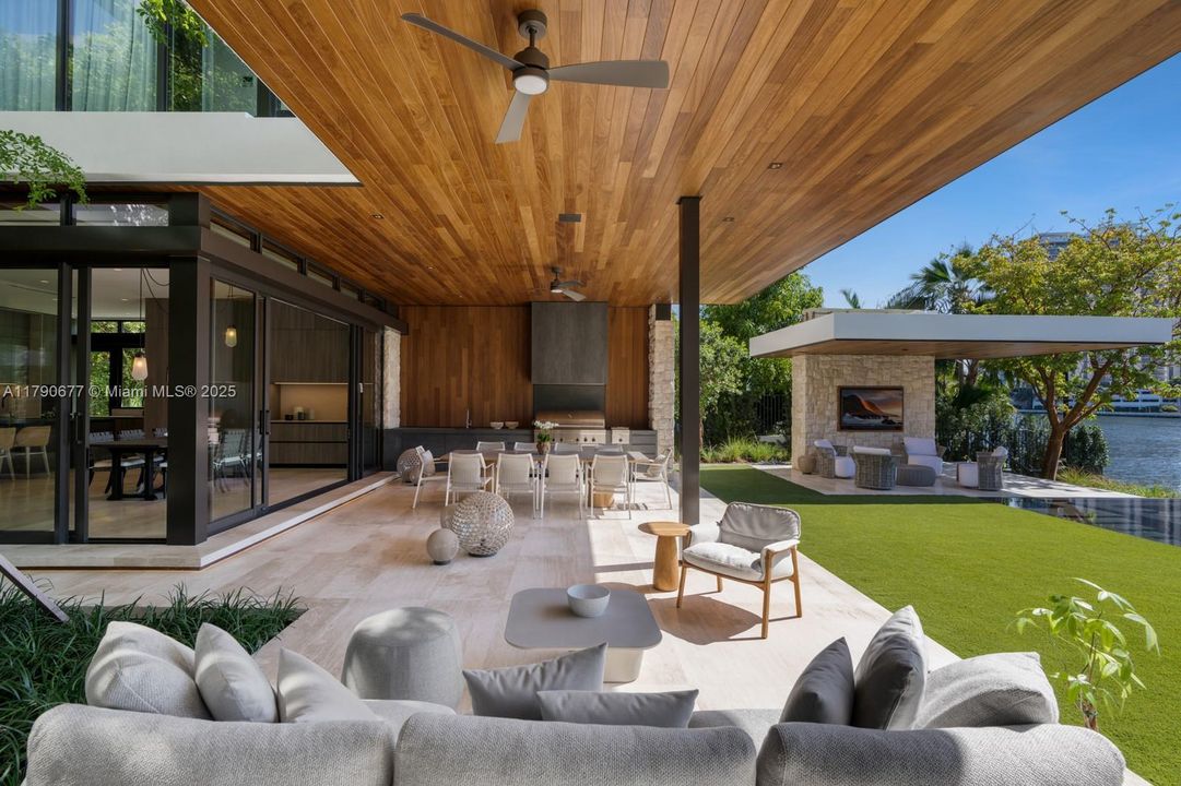 For Sale: $29,950,000 (6 beds, 6 baths, 7635 Square Feet)