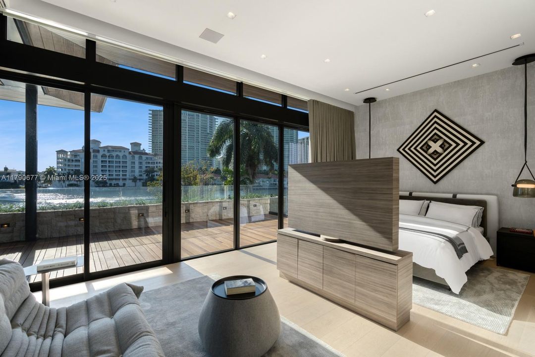 For Sale: $29,950,000 (6 beds, 6 baths, 7635 Square Feet)